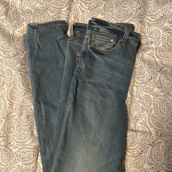 Forever 21 high waisted blue jeans - Picture 2 of 3